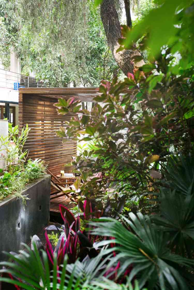 plantas exuberantes jardim exótico pavilhão granito reciclar madeira