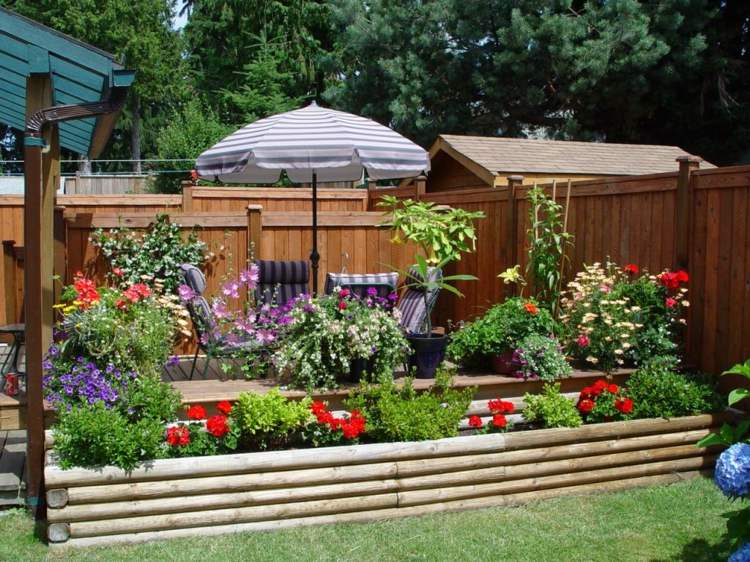 planejar jardim flor caixa de madeira terraço decorar guarda-sol
