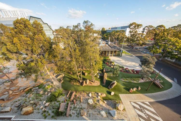 Parque paisagístico da Monash University Australia com pedras