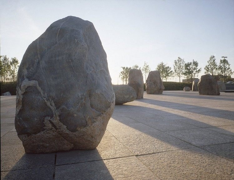 Jardinagem e paisagismo com terreno do projeto Stone Boulders Elyn Zimmerman