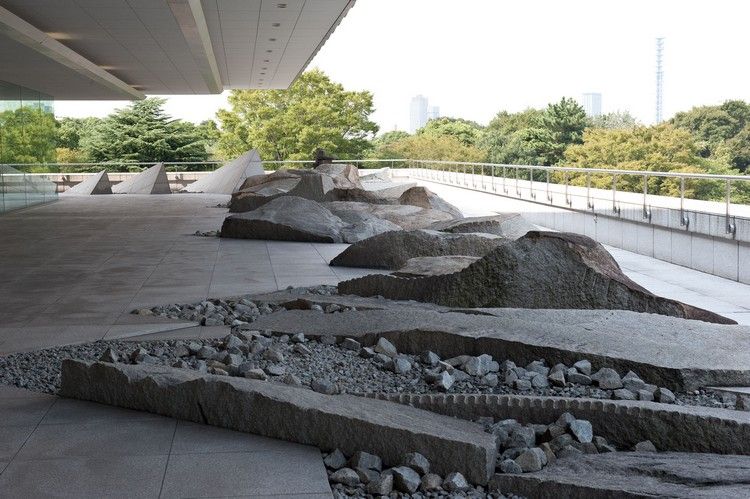 Jardinagem e paisagismo com pedras de pedra no Japão