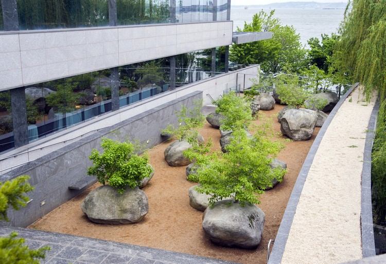 Projeto do jardim em memorial do Jardim das Pedras em Nova York com árvores de pedras