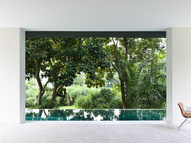Jardim e sala de estar -conectar-plano-piso aberto-piscina infinita