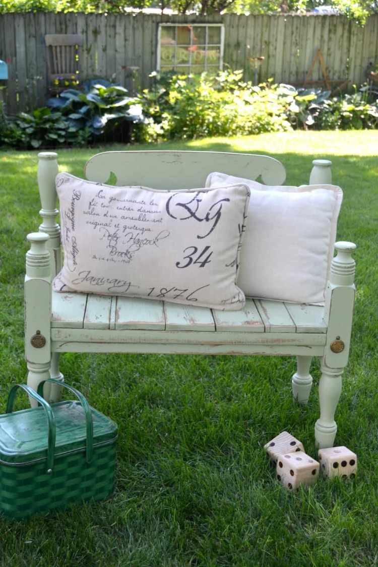 ideias para upcycling de banco de jardim com almofadas confortáveis ​​combinando para mais conforto e relaxamento