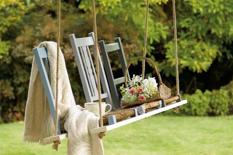 idéias de upcycling de balanço de jardim lindamente decoradas com costas de cadeiras velhas e corda natural