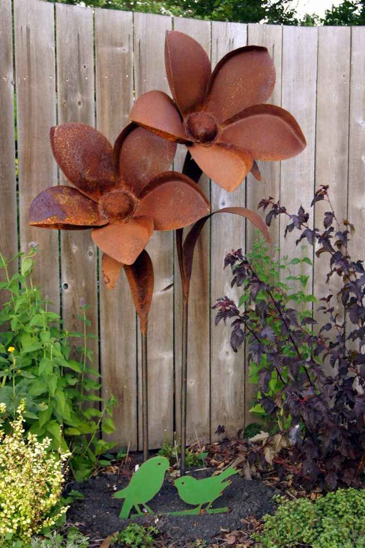 decoração de jardim-ferrugem-plug-jardim design-flor-madeira-cerca