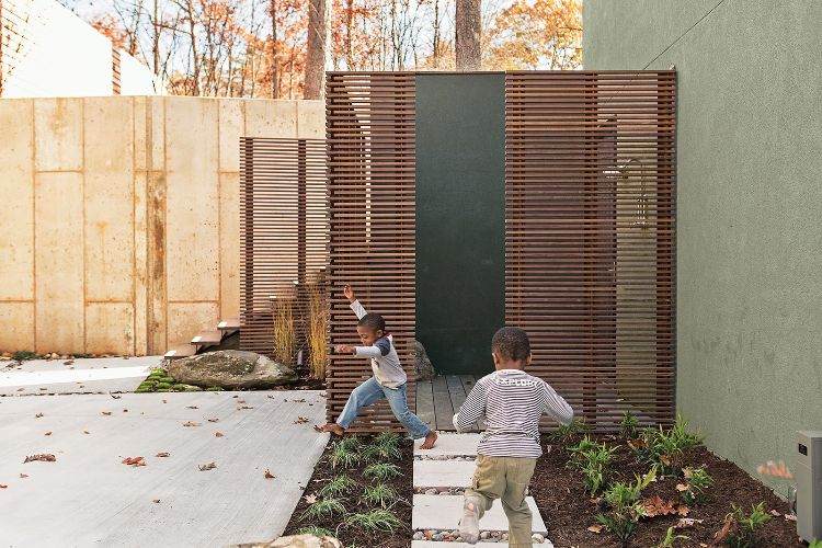 construir seu próprio jardim ducha externa ducha externa jardim deck de concreto pavimentação pedra lapacho ripas de madeira infantil