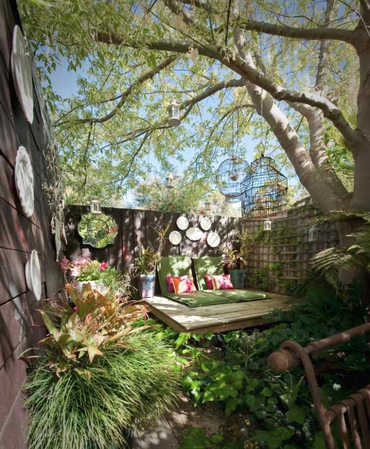 Crie um recanto de jardim sob as árvores, crie um recanto de jardim exuberante