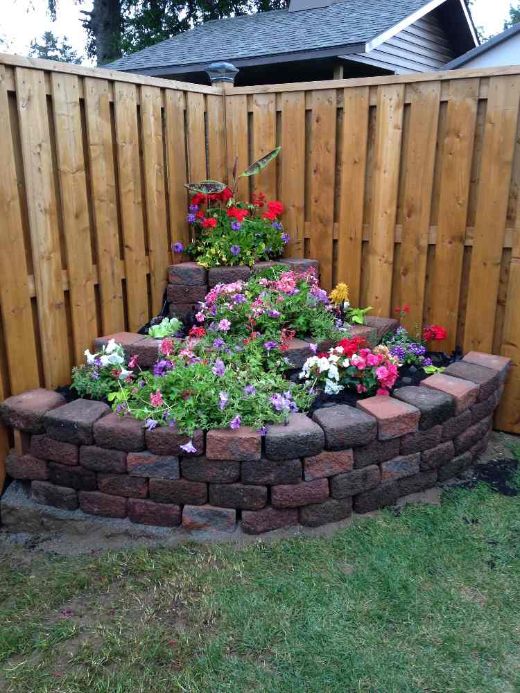jardim canto forma canteiro de flores pirâmide plantas com flores