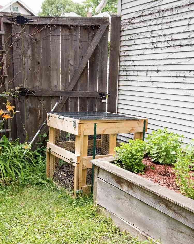 Crie um canto do jardim, construa uma pilha de compostagem