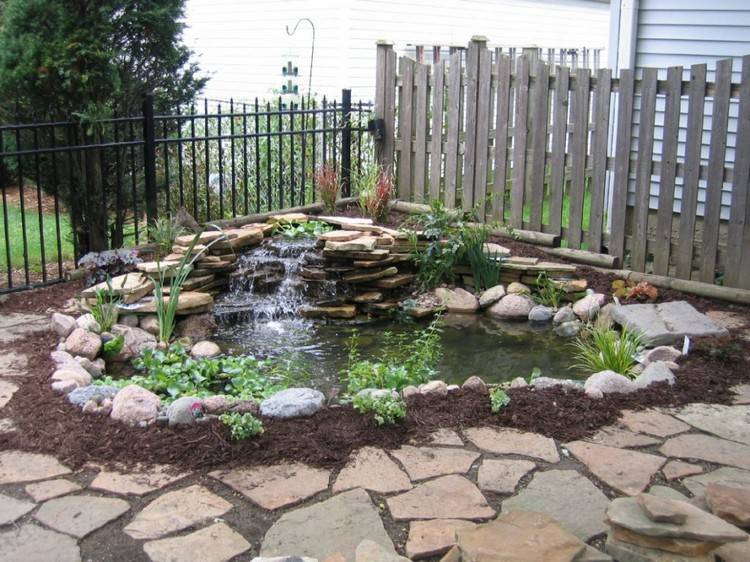 lago de jardim no canto do jardim construir ideia de design