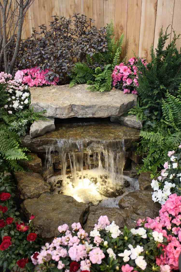 jardim canto forma água recurso fonte pedras plantas com flores