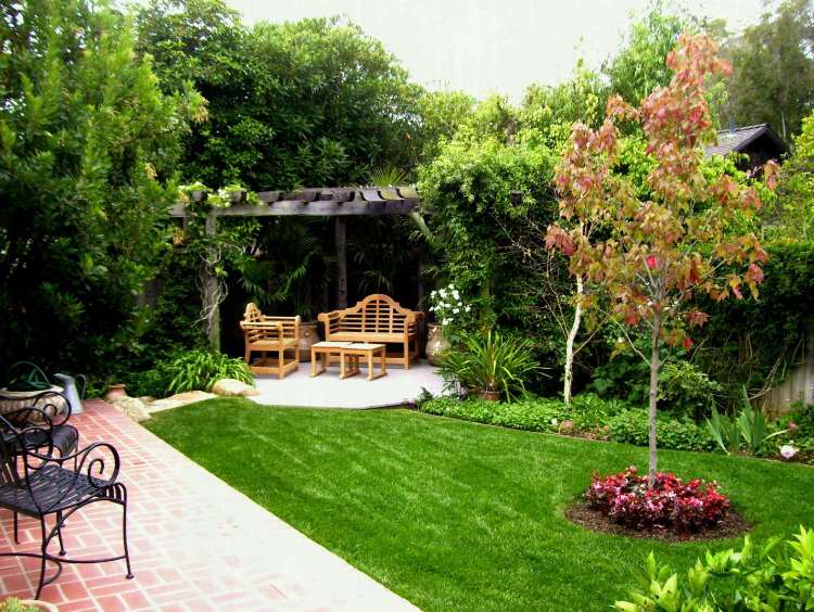 Canto de jardim com design de sala de estar ao ar livre pergolados