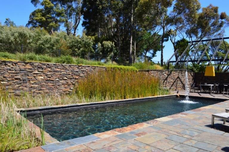 Ideias de jardim - lugares favoritos - chuveiro de jardim - ideias de piscina