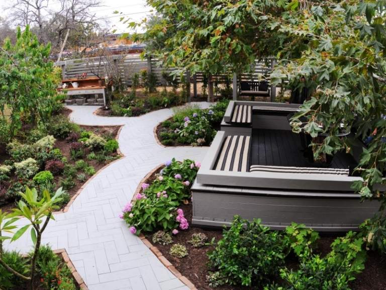 Distribuidor de ideias de jardim - lugar favorito - banco de jardim - madeira - sombra de árvores