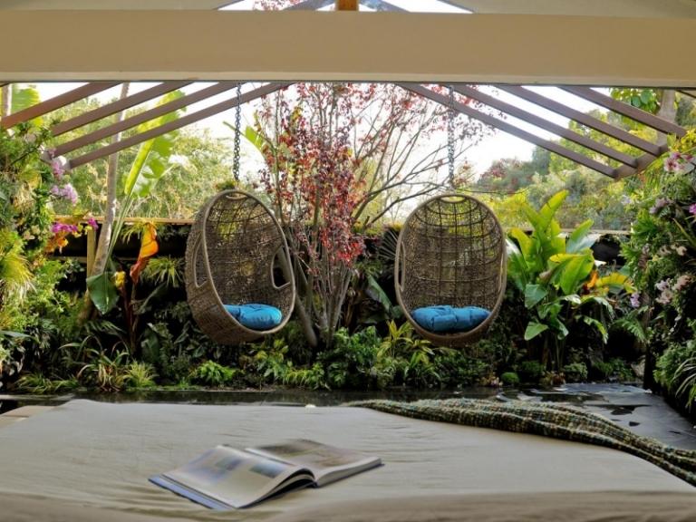 Ideias de jardim para lugares favoritos - sala de estar com cadeira suspensa