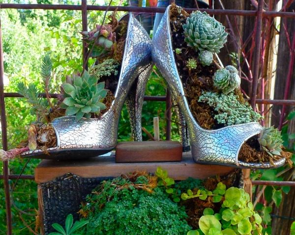 idéias de jardim deco coisas antigas sapatos vasos de flores de prata
