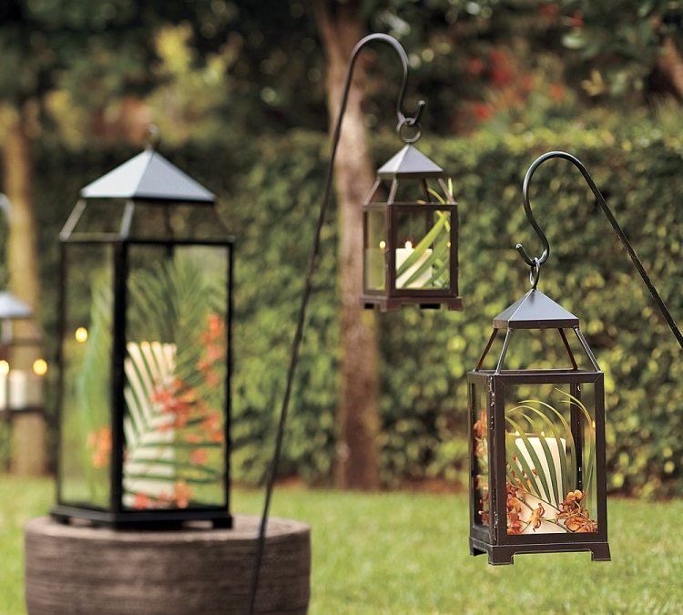 Lanternas de jardim com velas-fora-de-metal-preto-vidro-belas-plantas-luzes