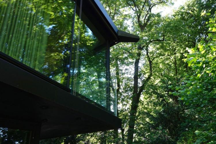 pavilhão-primeiro andar-árvores-janela-deslizante-vidro-frente-3