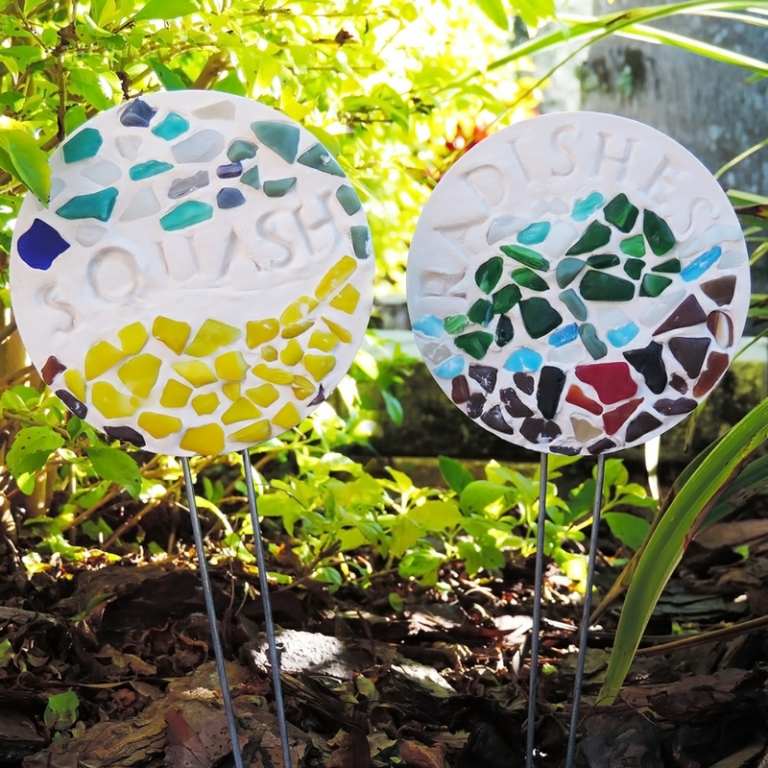 plugue de jardim consertar gesso cacos pedras colorido ideia crianças faça você mesmo
