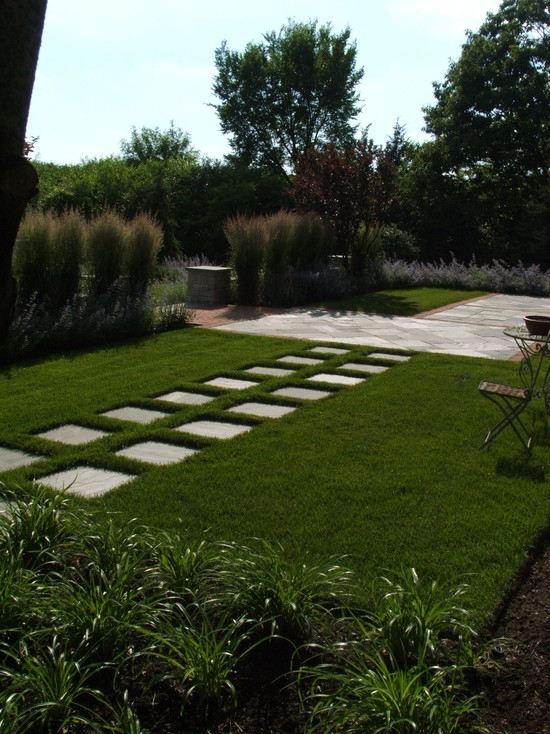 idéias de design de jardins - caminho de jardim de gramados em linha reta
