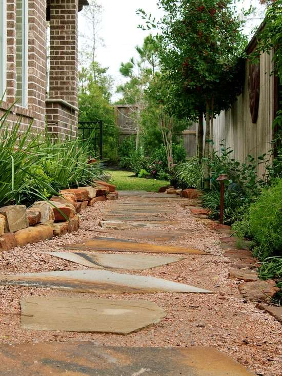 Caminhos de jardim decorativos com borda de pedra natural