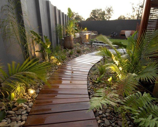 caminho de jardim iluminado caminho de madeira forma curva