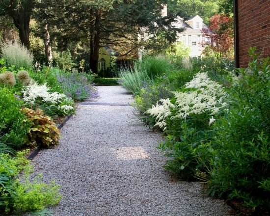 Caminho de cascalho no jardim-ideias-design barato
