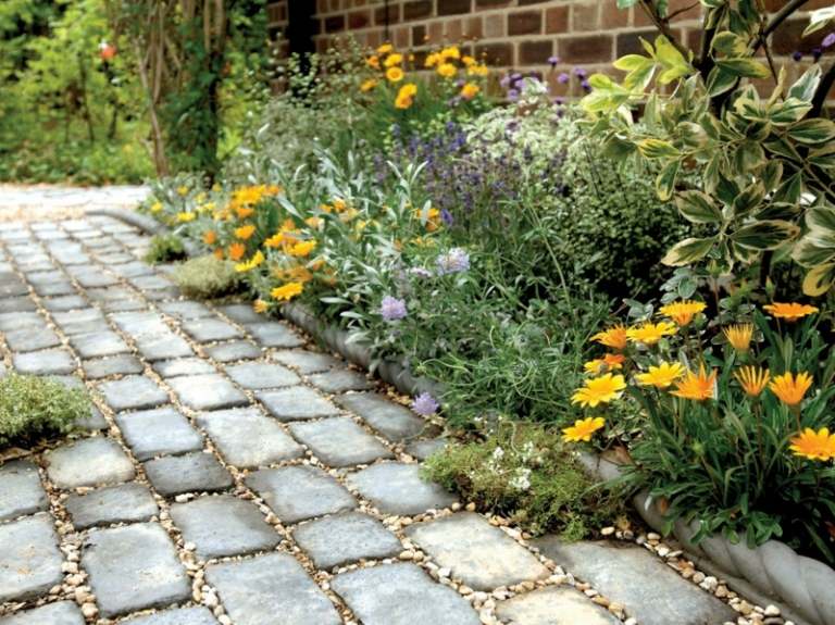 caminho de jardim criar parede de cama de flores amarelas de pedra de pavimentação