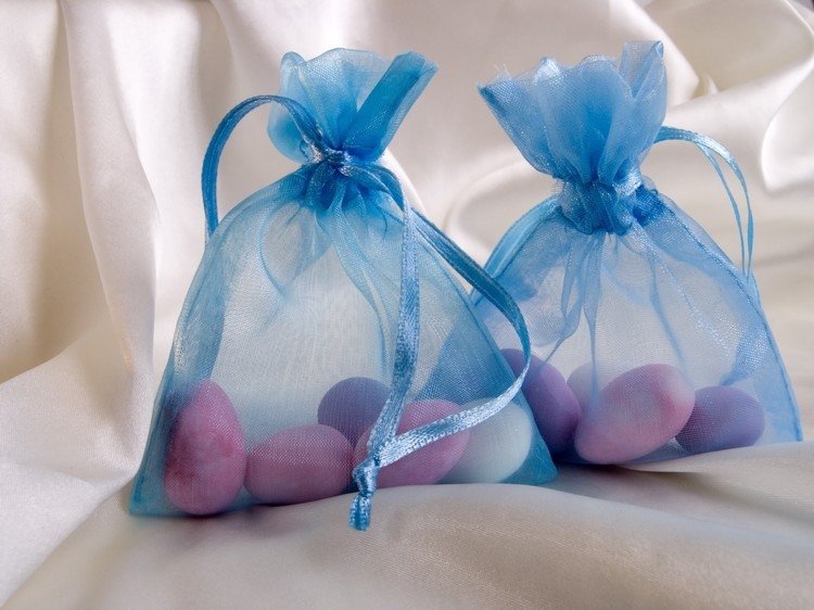 Bolsas de organza com amêndoas para casamento favores de casamento