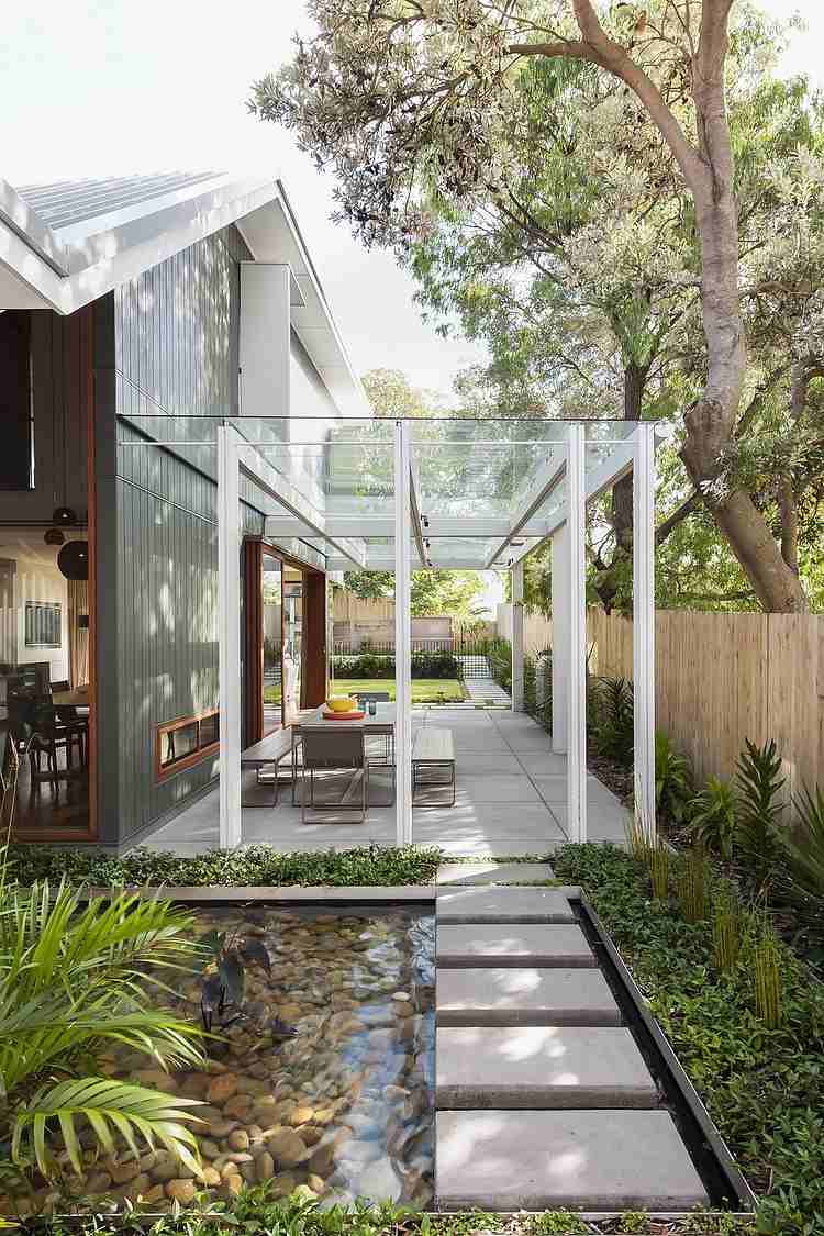 materiais-terraço telhado-branco-construção-metal-vidro-placa-jardim projeto-casa-árvores-plantas