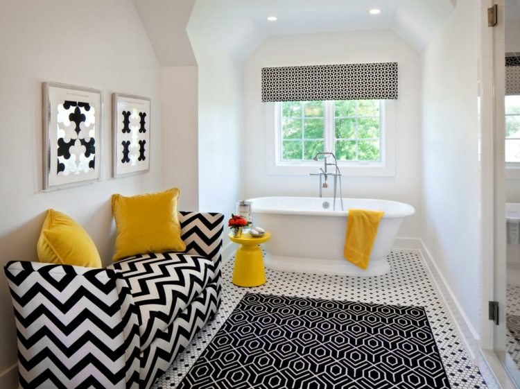 amarelo no banheiro-acentos-mesa lateral-almofadas-ziguezague-preto-branco