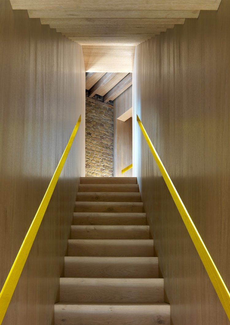 Ideias de design para corrimão iluminação parede escadas revestidas de madeira embutidas