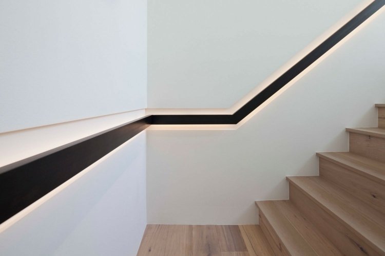 Ideias de design de corrimão escada embutida em madeira escura com parede