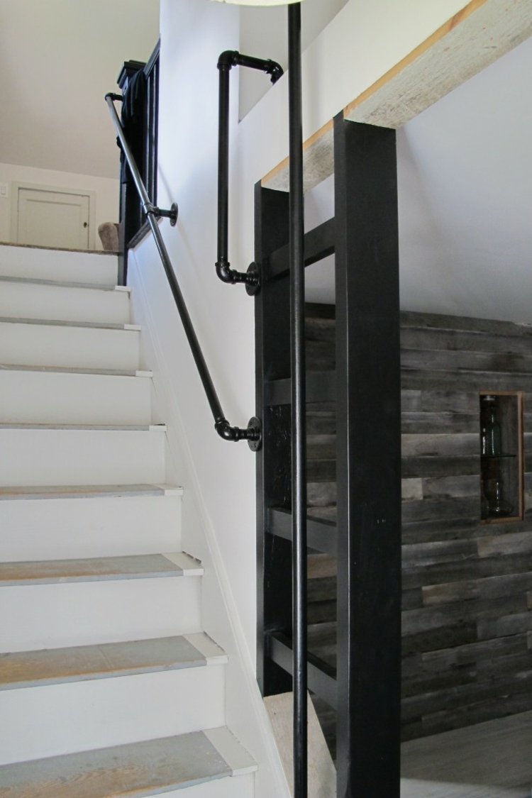 ideias de design de corrimão tubos pretos escadas brancas industriais