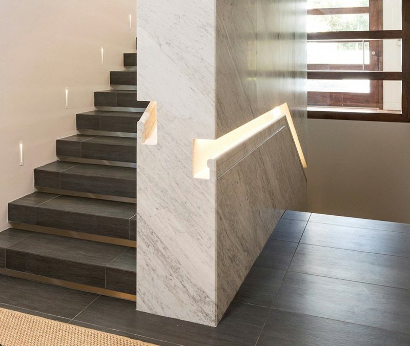 ideias corrimão design escadaria embutida em parede de mármore elegante