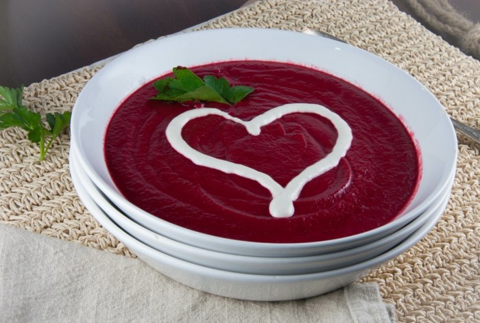 Creme Sopa Legumes Beterraba Creme Coração Prato