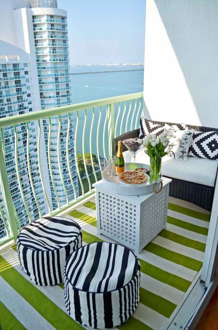 varanda-design-aconchegante-pequena-cidade-apartamento-vista-mar-preto-branco-verde-fresco