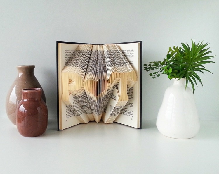 gifts-mom-christmas-decoration-inspiration-initial-book-design