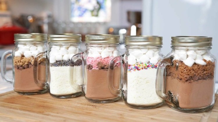 gifts-jar-mixes-ideas-marshmallows-cocoa cake