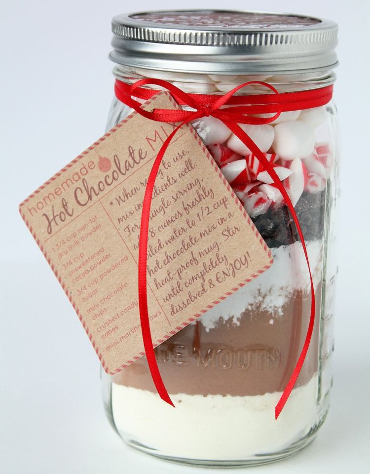 presentes em um copo de cocoa-mix-mason jar-design-give-away-christmas