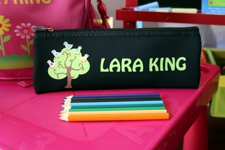 presentes-escola-personalizados-estojos-lápis de cor com nome