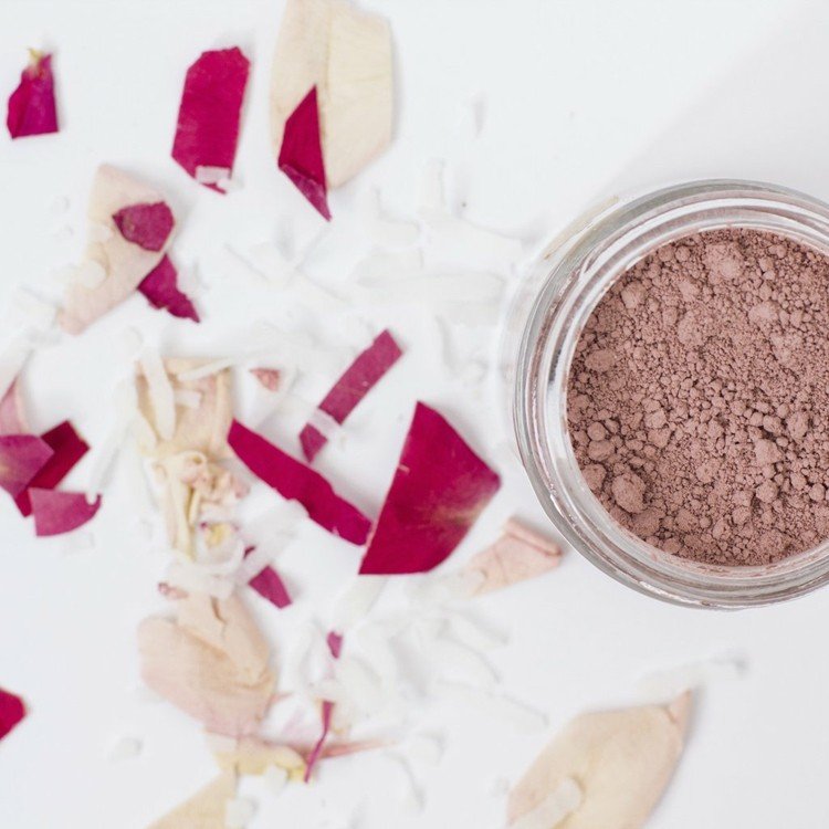 máscara facial faça você mesmo, ingredientes naturais propriedades de efeito de argila cicatrizante rosa