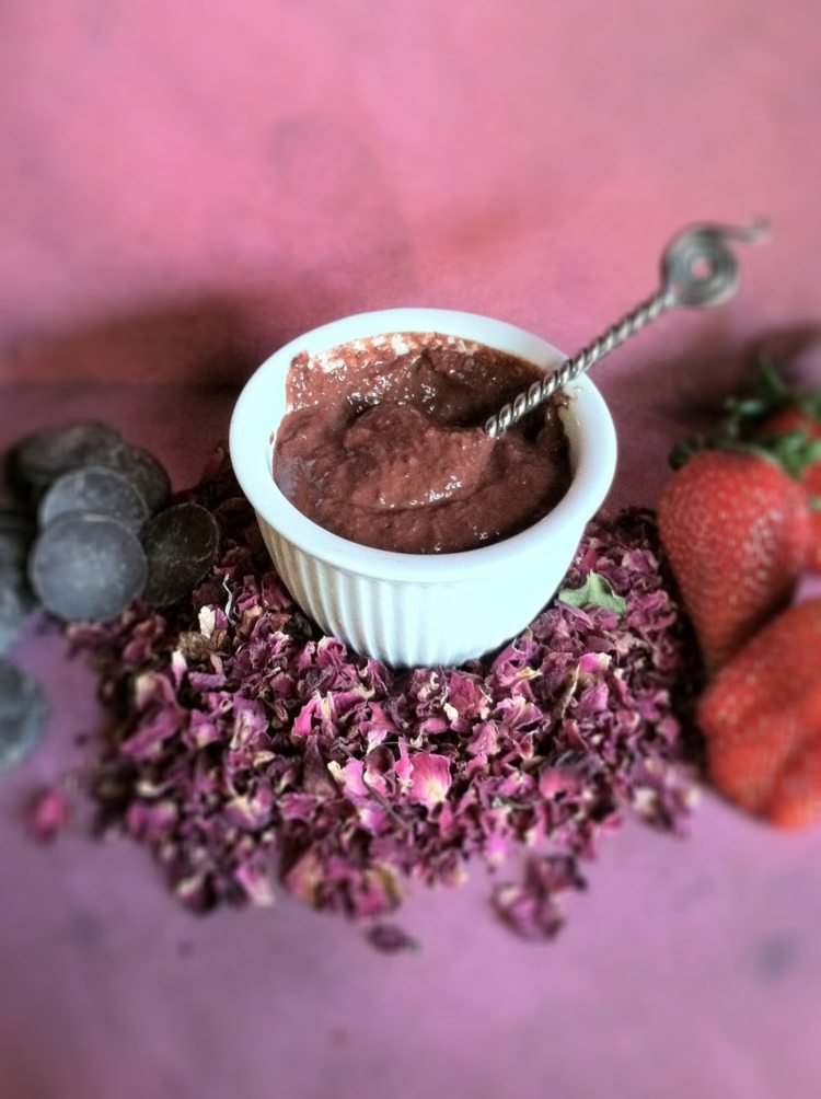 máscara facial chocolate morango faça você mesmo pétalas de rosa