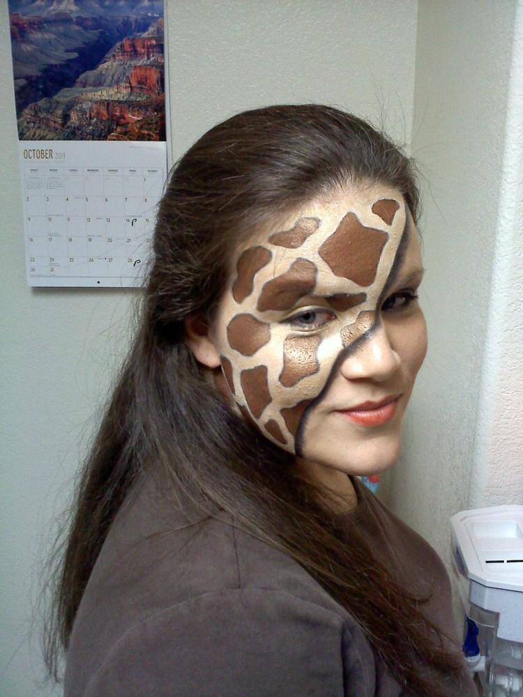 carnaval mulher girafa maquiagem ideia testa olhos bochechas
