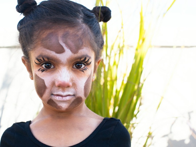 pintura facial para carnaval menina marrom branco