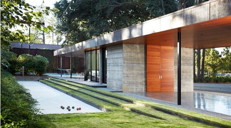 casa de vidro-natureza-floresta-jardim-degraus-concreto-madeira