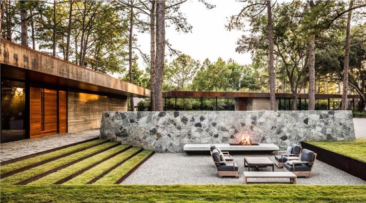 casa de vidro-natureza-floresta-jardim-design-moderno-lareira de pedra natural
