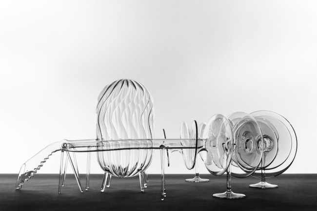 Exposição de vidro inspirada na revolução industrial