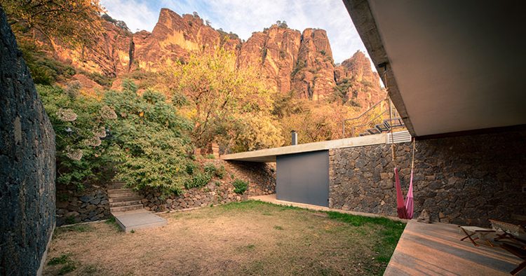 outdoor-backyard-hammock-view-mountains-mexico